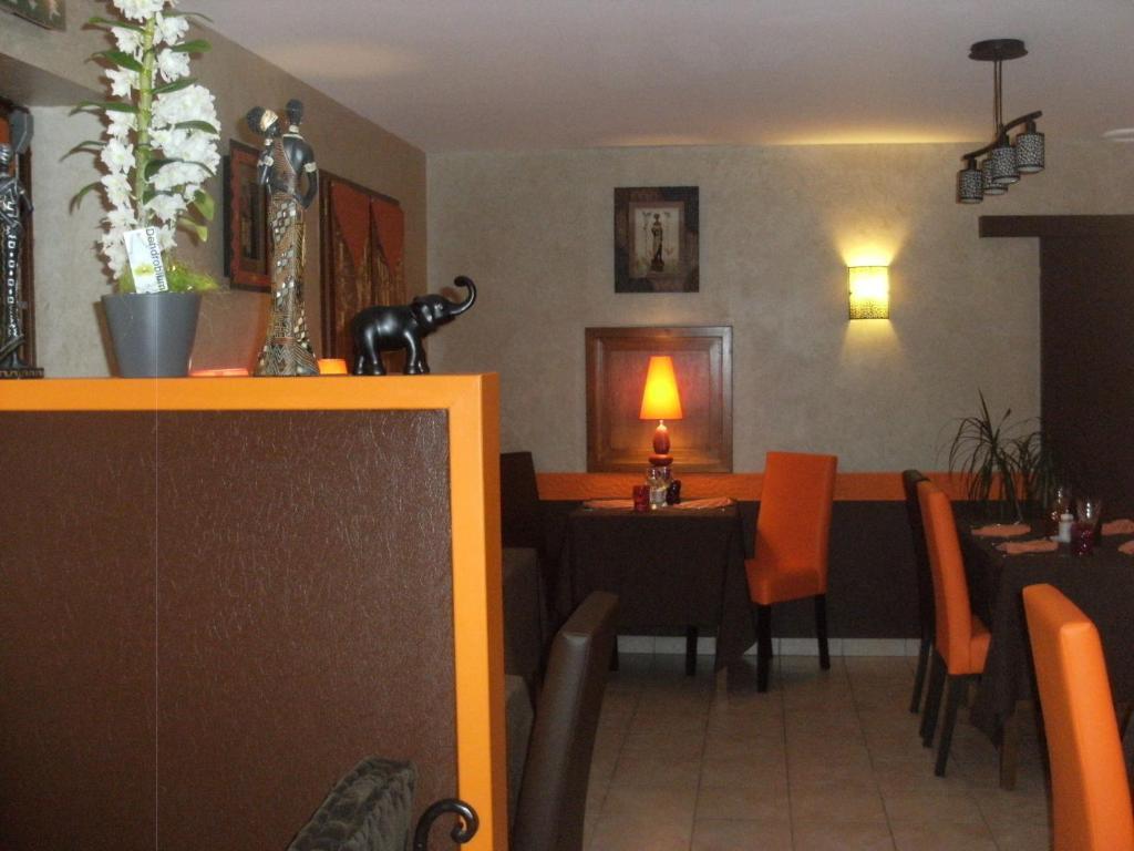 Les Confins Du Perche Hotel Tuffé Zewnętrze zdjęcie
