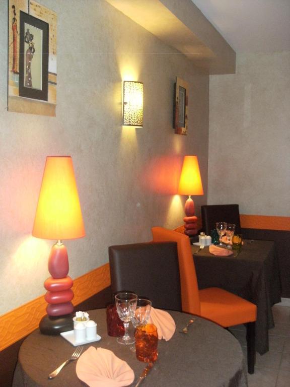 Les Confins Du Perche Hotel Tuffé Zewnętrze zdjęcie